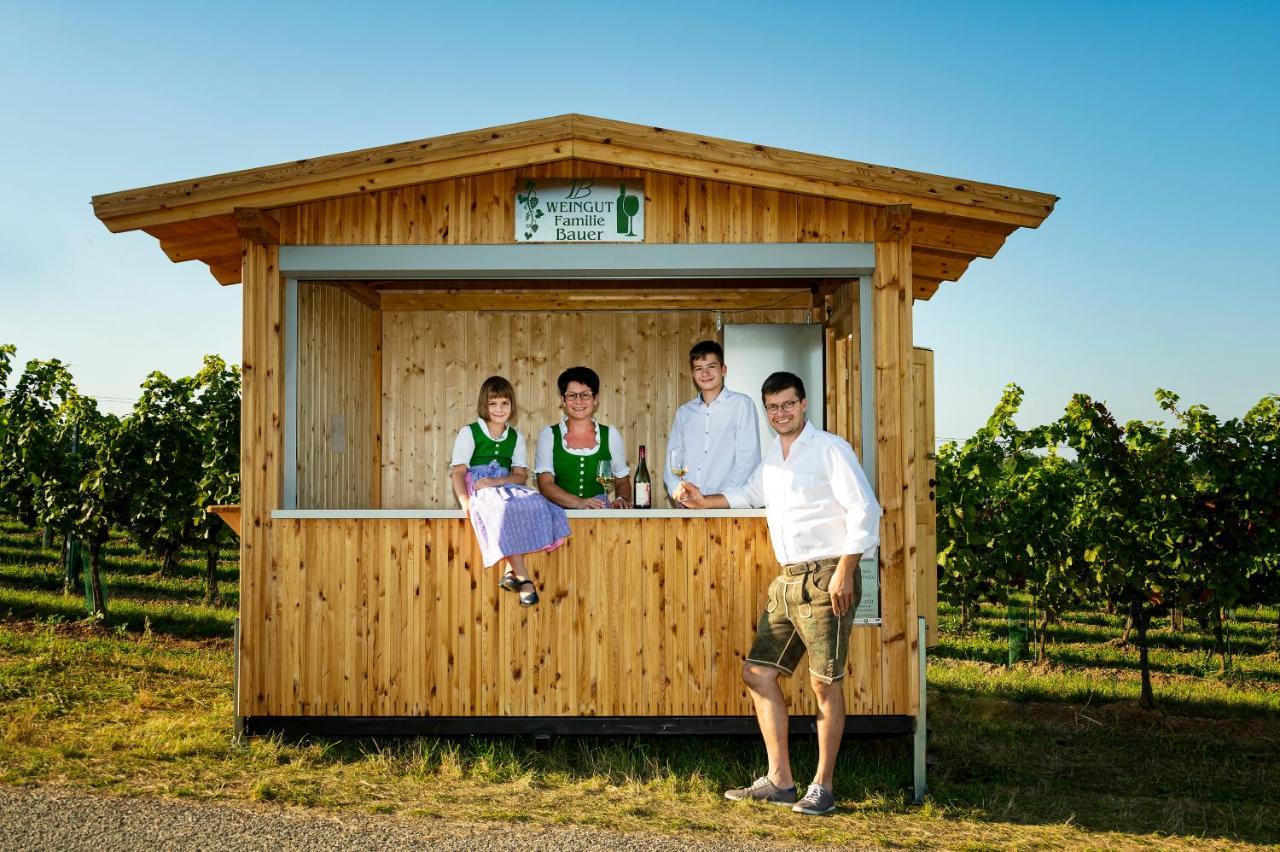Отель Weingut Familie Bauer Grossriedenthal Экстерьер фото