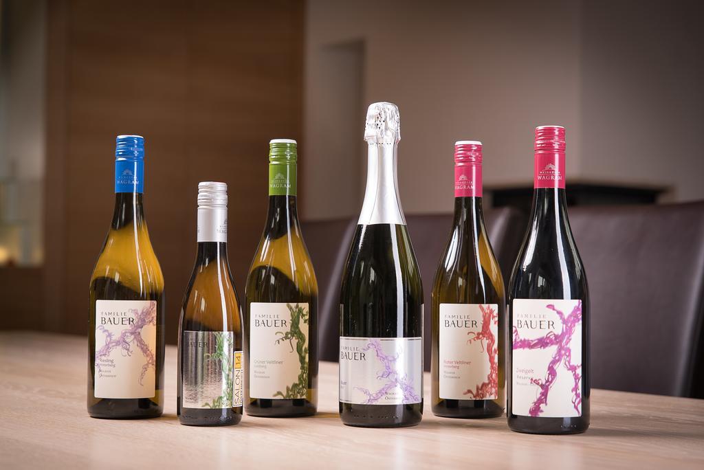 Отель Weingut Familie Bauer Grossriedenthal Экстерьер фото