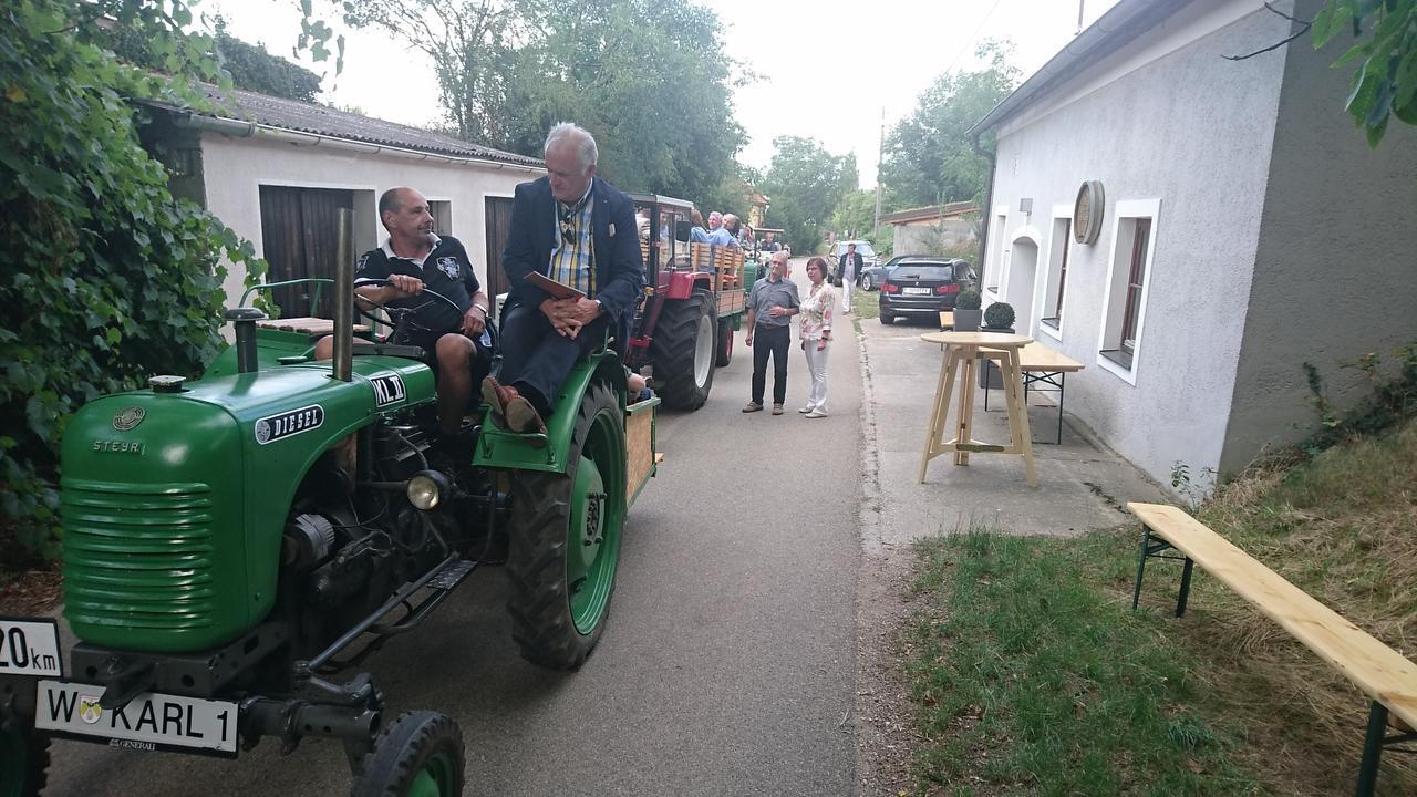 Отель Weingut Familie Bauer Grossriedenthal Экстерьер фото