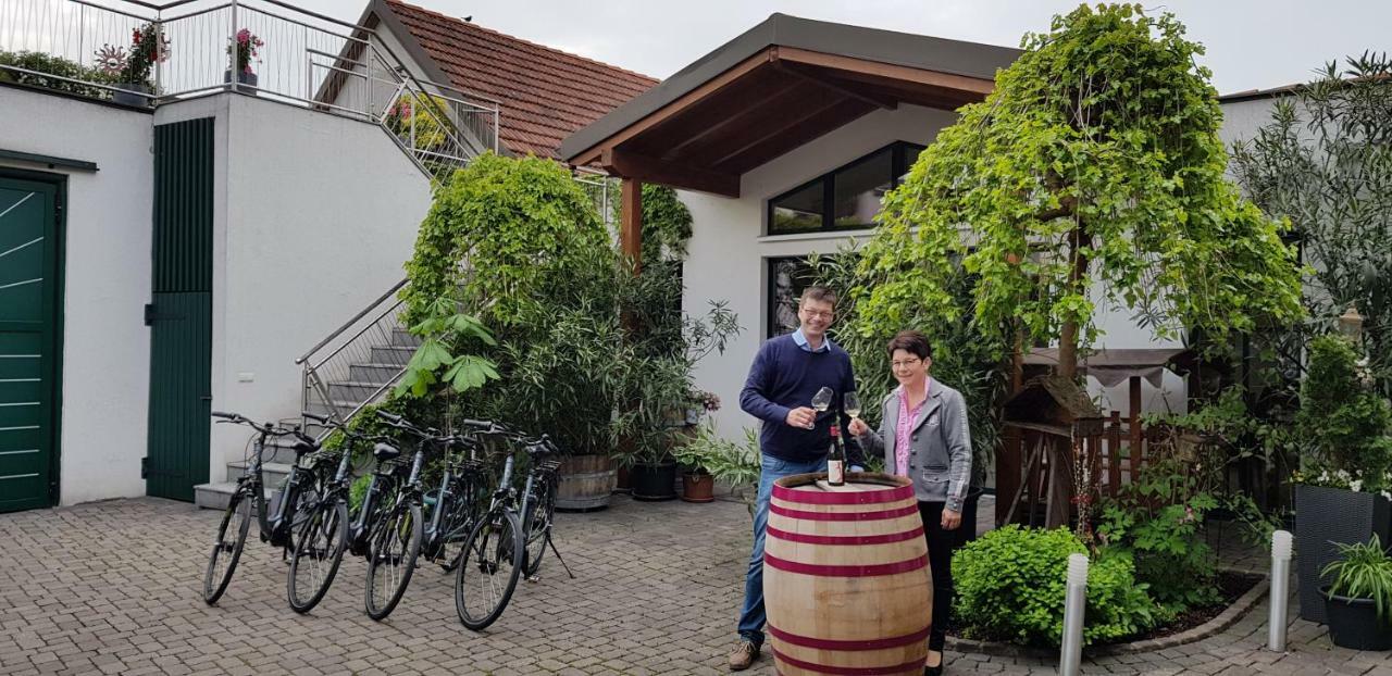 Отель Weingut Familie Bauer Grossriedenthal Экстерьер фото